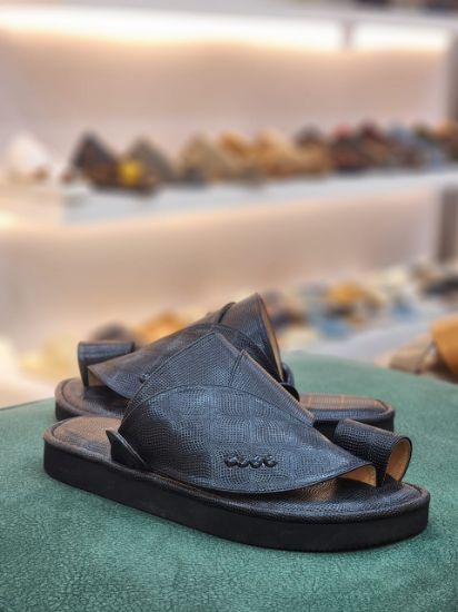 صورة شرقي جلد فاخر منقوش مديل س63